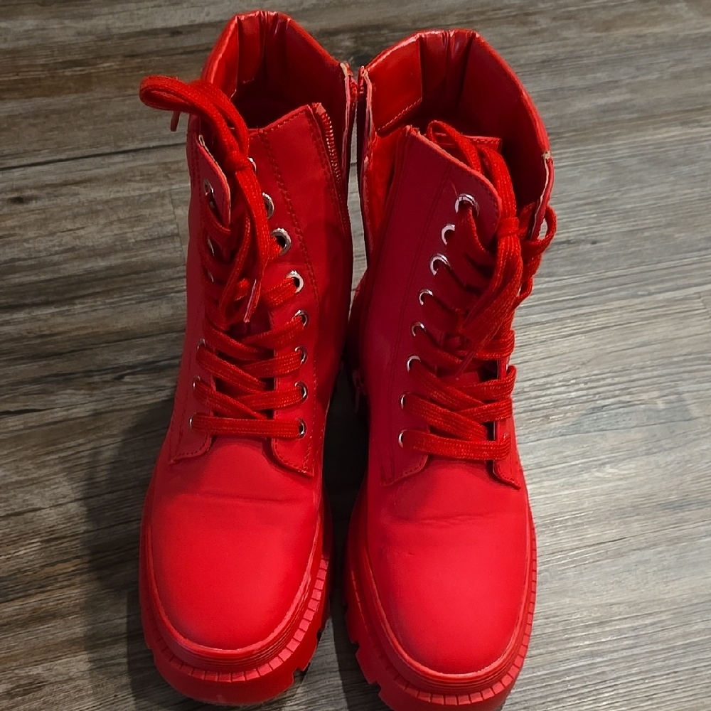 Red High-Top Men's Boots